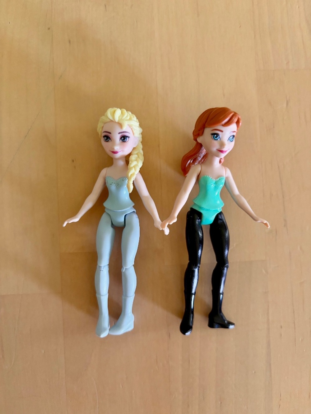 Elsa and Anna Dolls Frozen